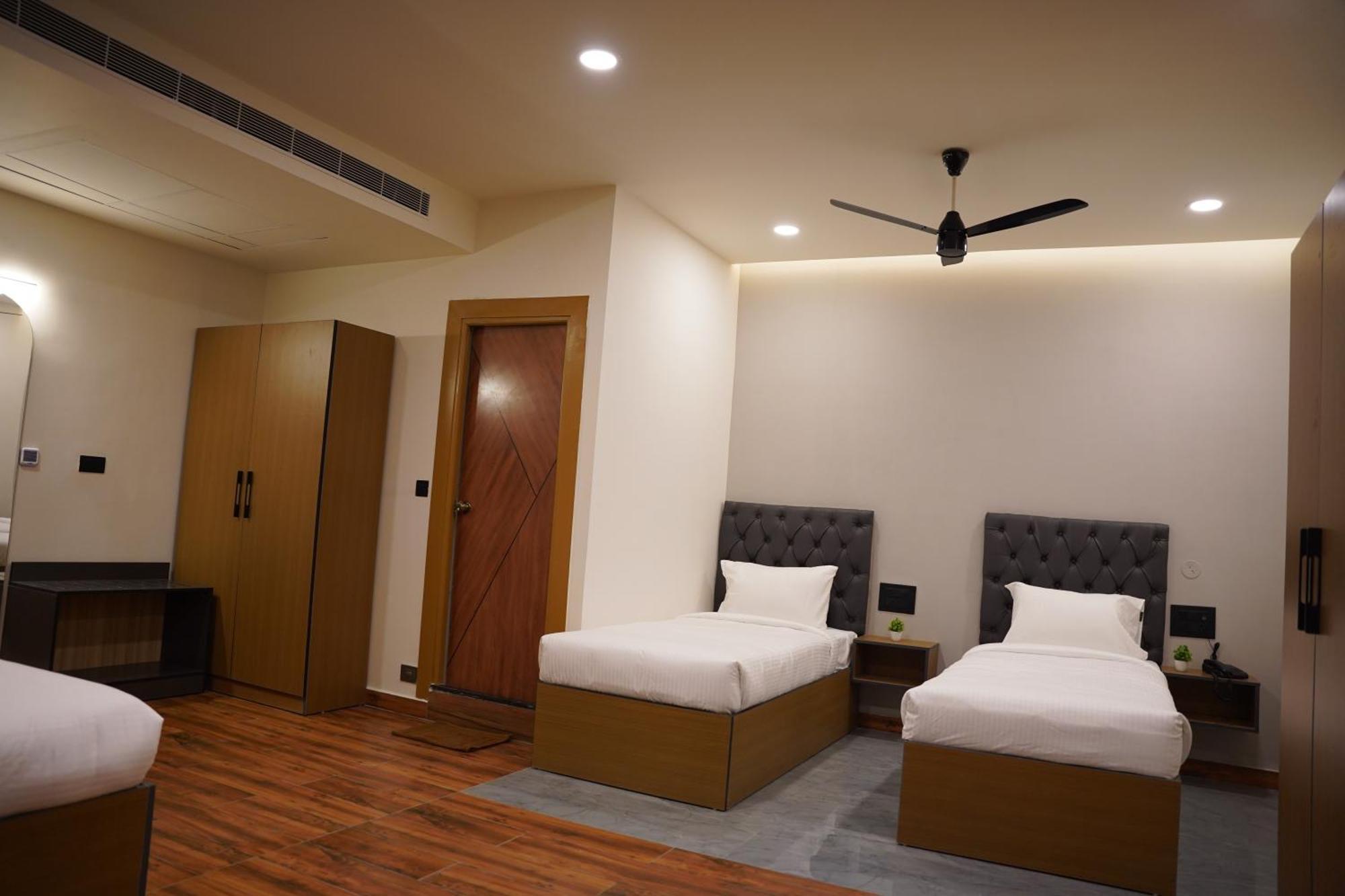 The Continental Inn & Suites Майсур Экстерьер фото