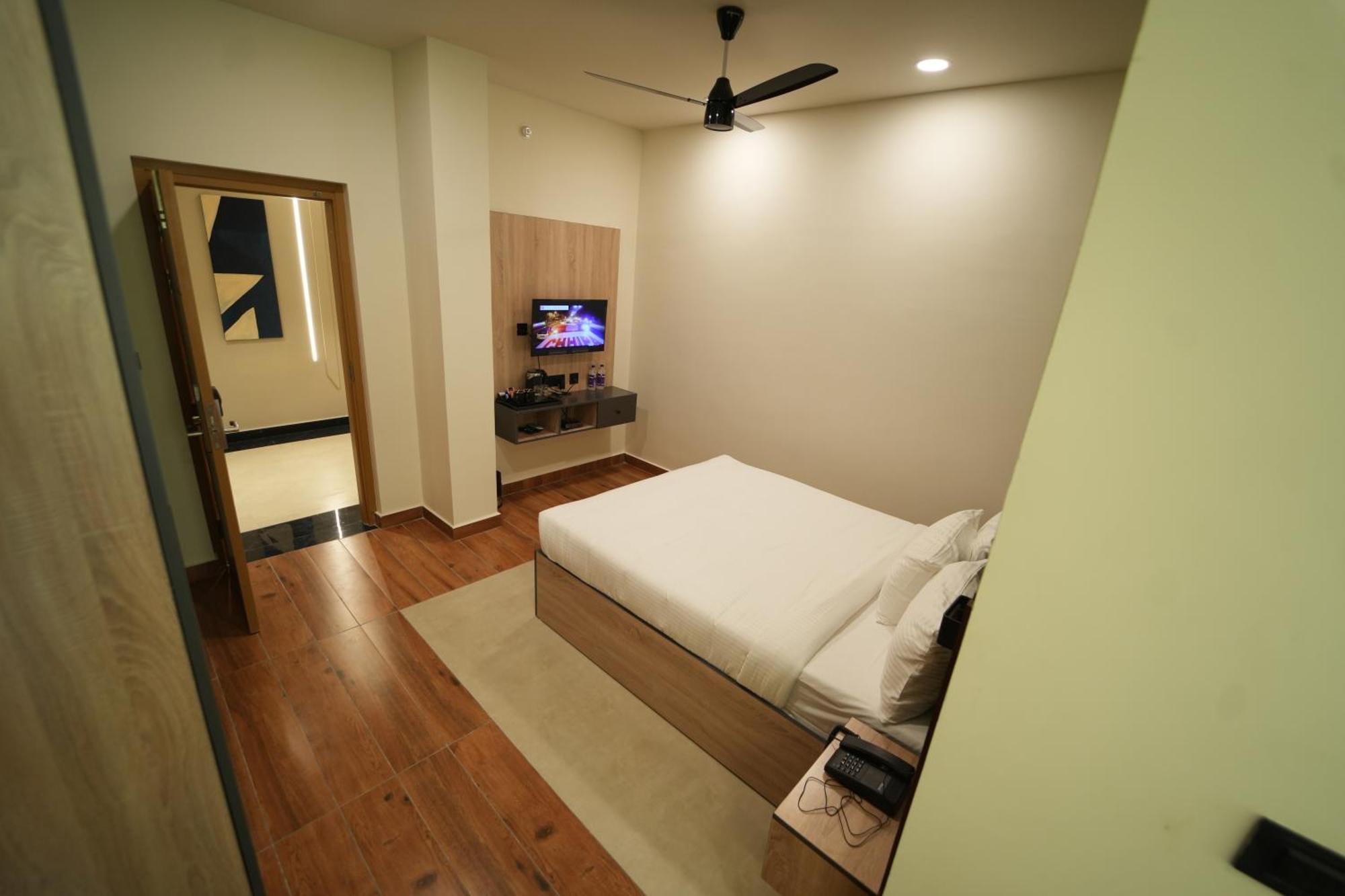 The Continental Inn & Suites Майсур Экстерьер фото