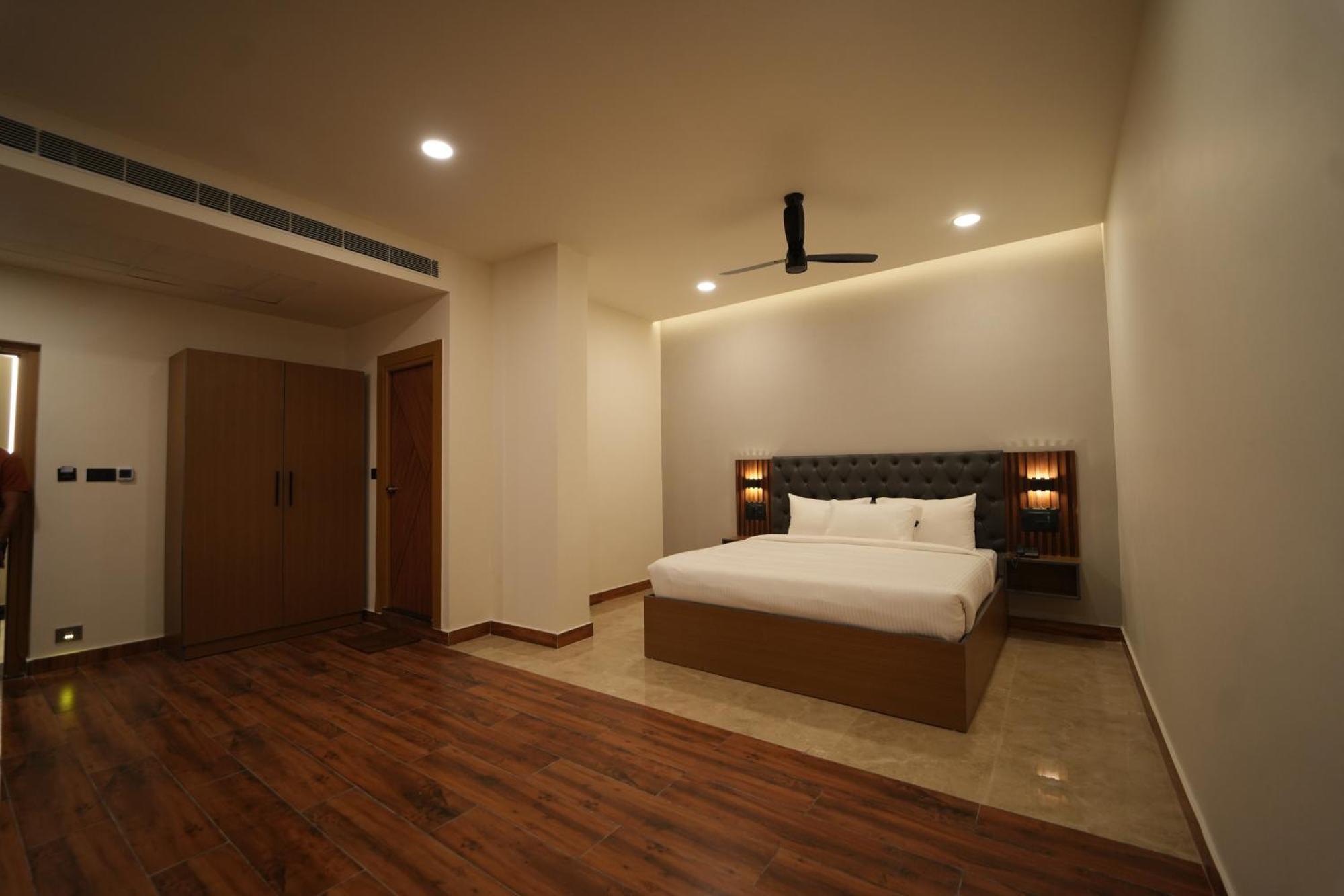 The Continental Inn & Suites Майсур Экстерьер фото